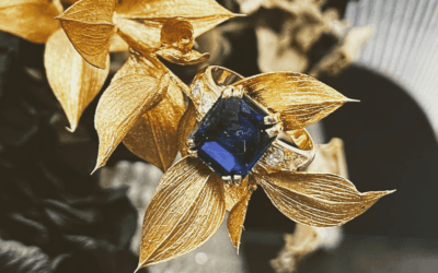 Anillo de zafiro azul