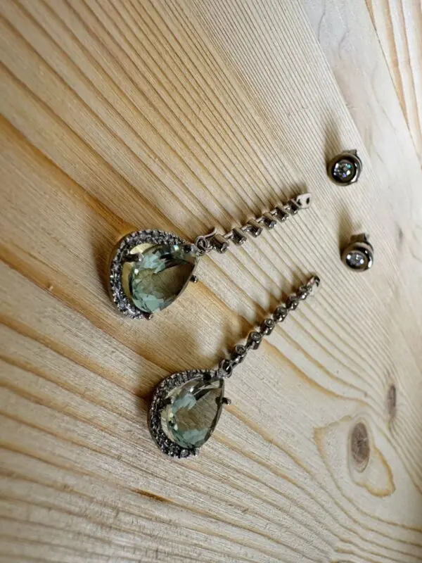 Pendientes de oro blanco con amatista y brillantes
