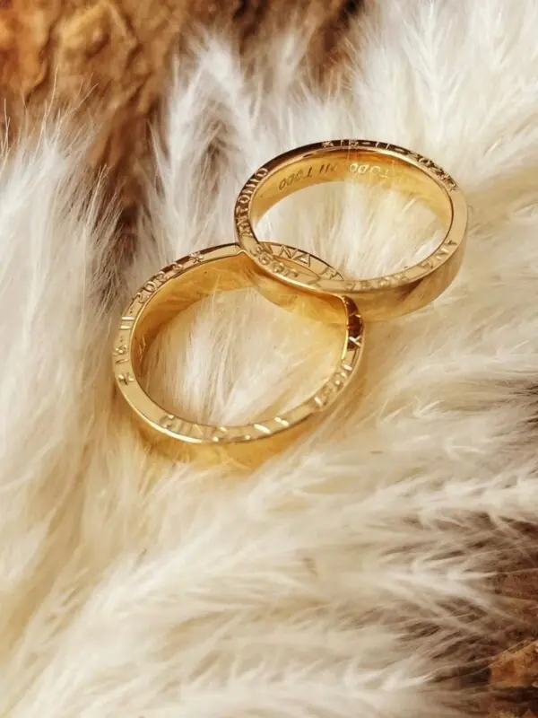 Alianzas de boda en oro amarillo y grabado especial