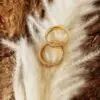 Alianzas de boda en oro amarillo y grabado especial