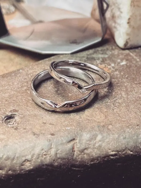 Alianzas de oro blanco Los tres amores