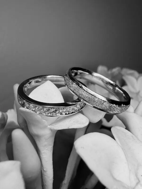 Alianzas vintage oro y brillantes