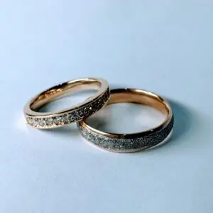 Alianzas vintage oro y brillantes