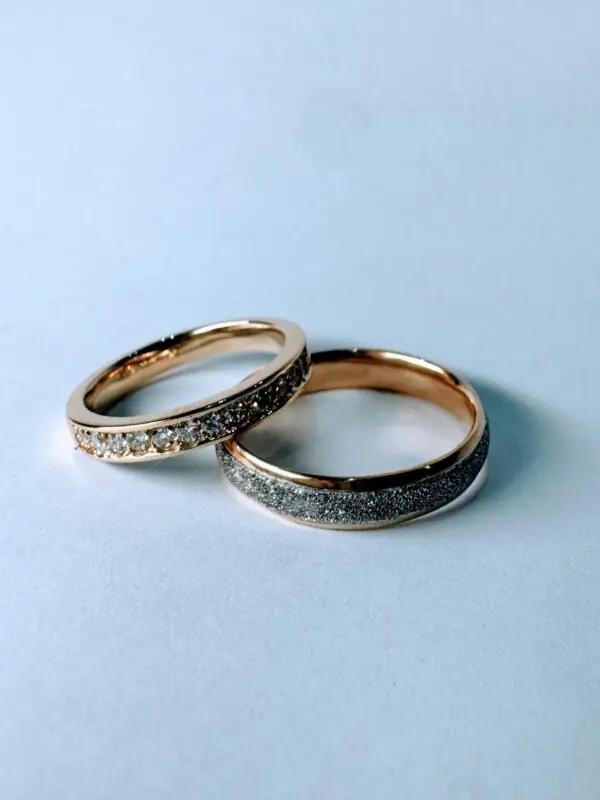 Alianzas vintage oro y brillantes