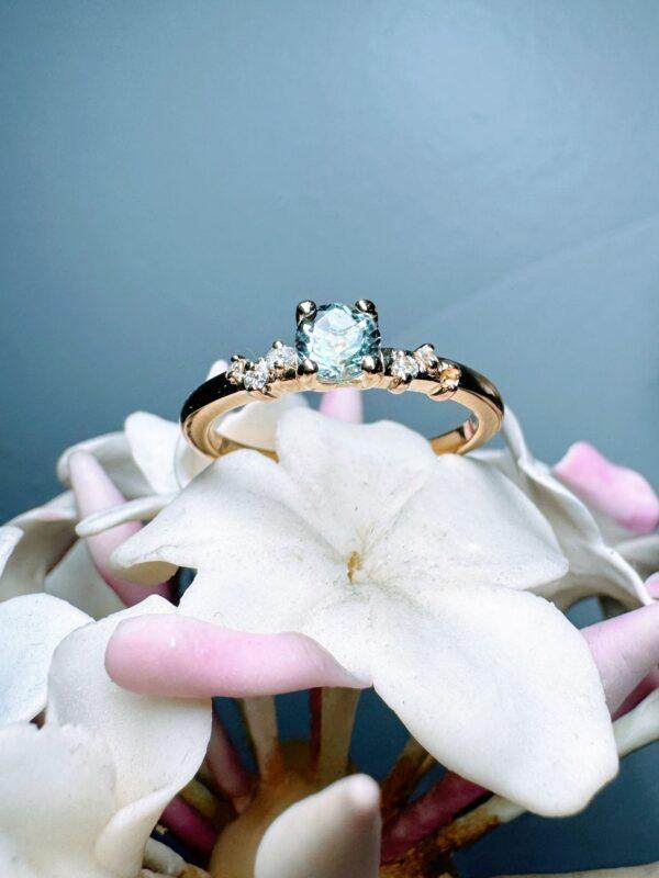 Anillo Aguamarina y brillantes