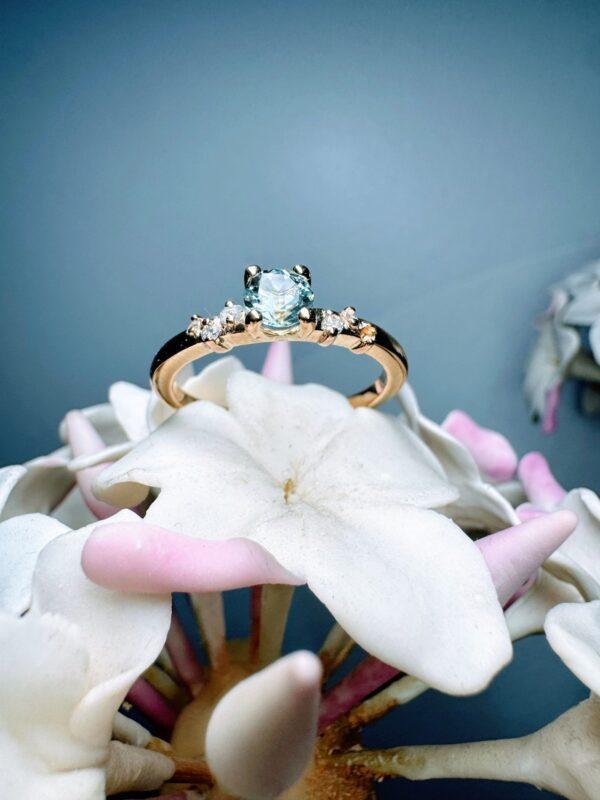 Anillo Aguamarina y brillantes