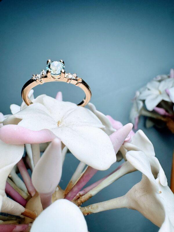 Anillo Aguamarina y brillantes