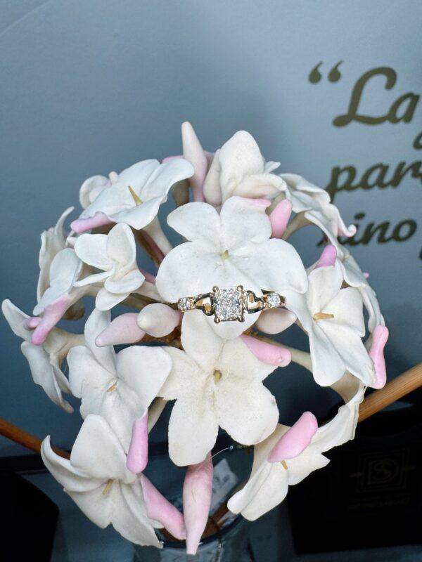 Anillo diamante y corazón