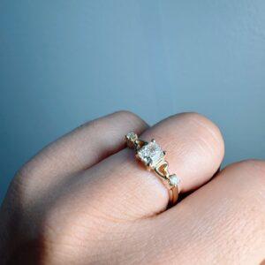 Anillo diamante y corazón