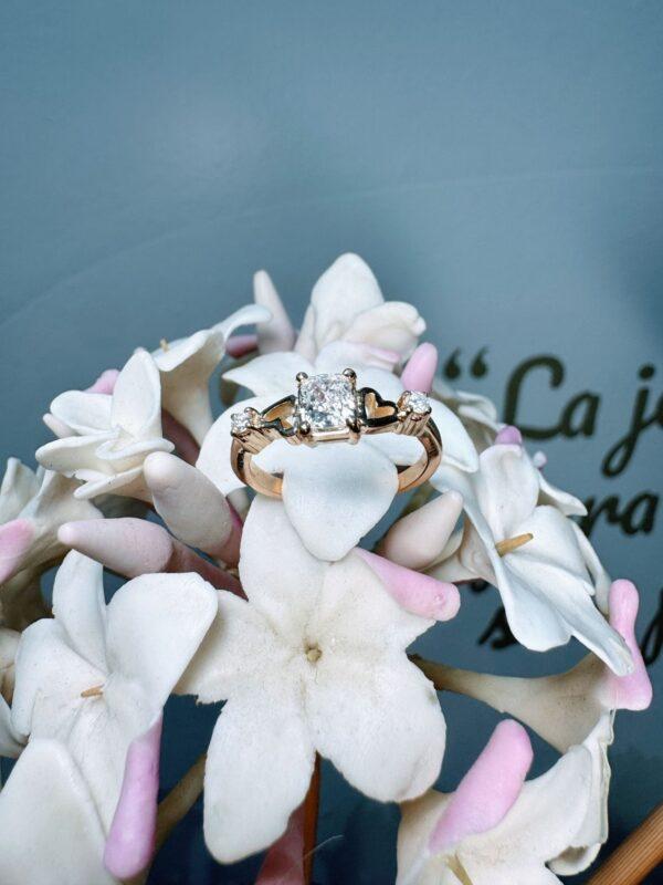 Anillo diamante y corazón