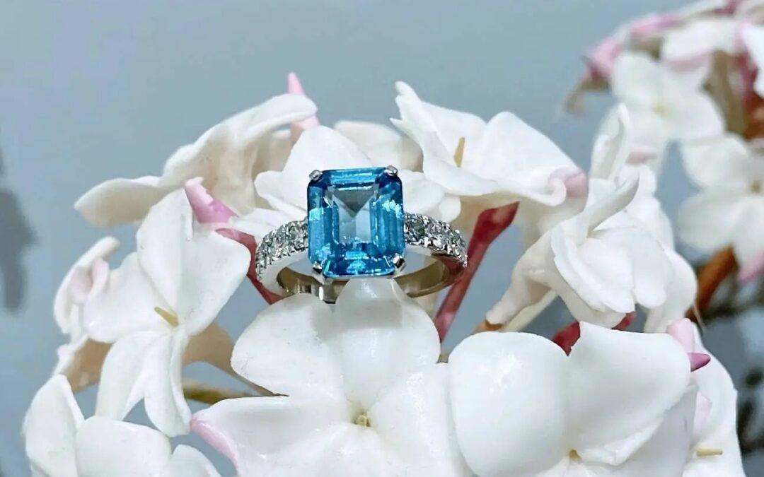 Anillo topacio azul: belleza natural, simbolismo y calidad
